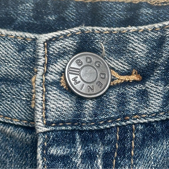 NWT BDG Freja Mid Rise Denim Shorts with Studs and Side Embellishment Size 27 - Picture 5 of 8